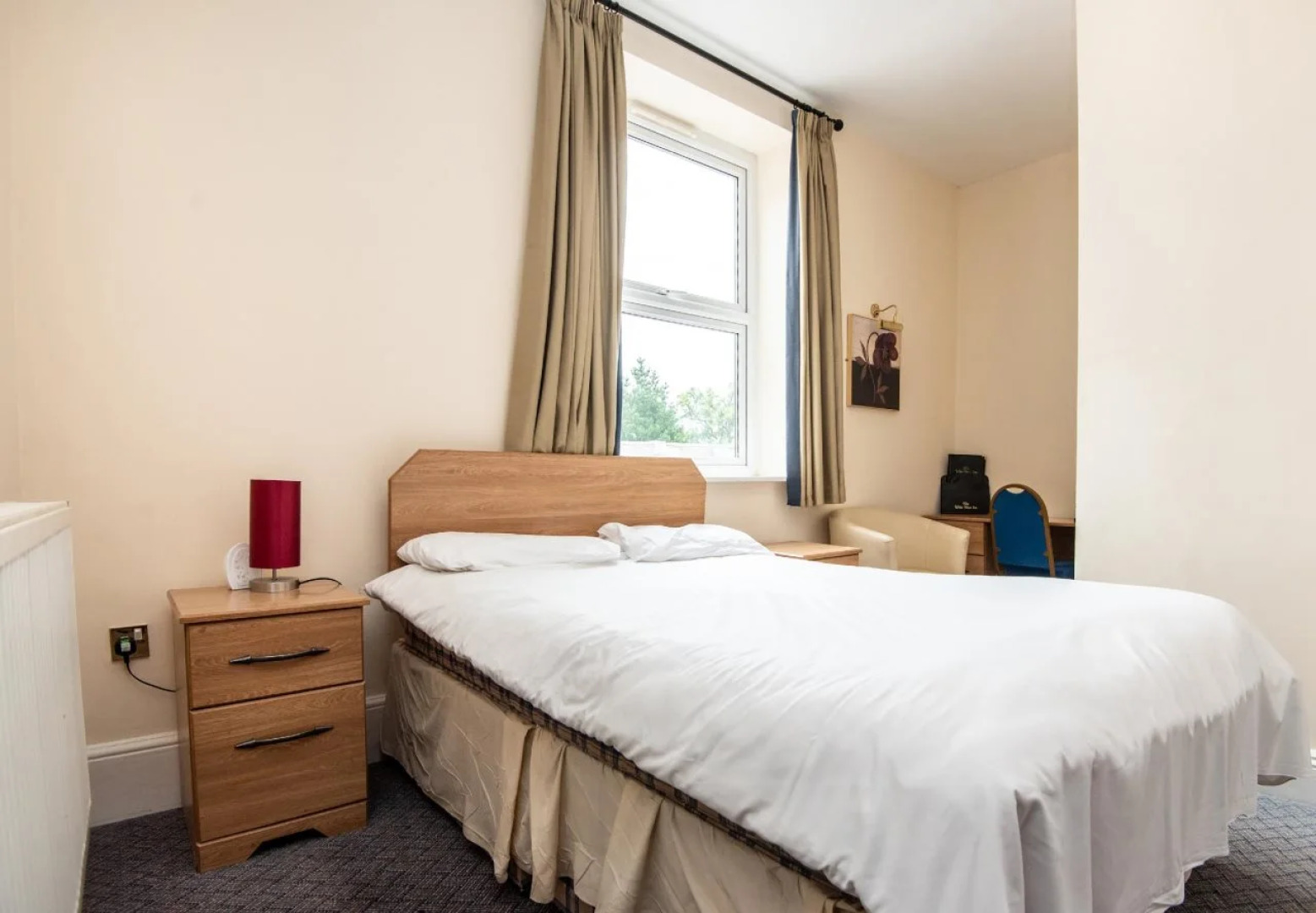 OYO The White Hart Inn