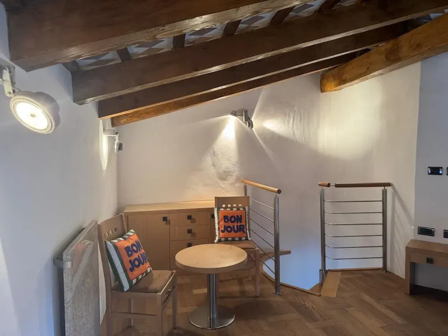 SMARTnoOK Rooms & Apartment