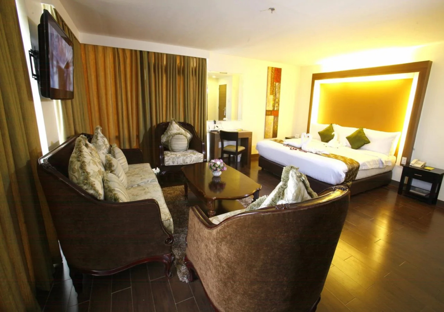 The Ritz Hotel at Garden Oases