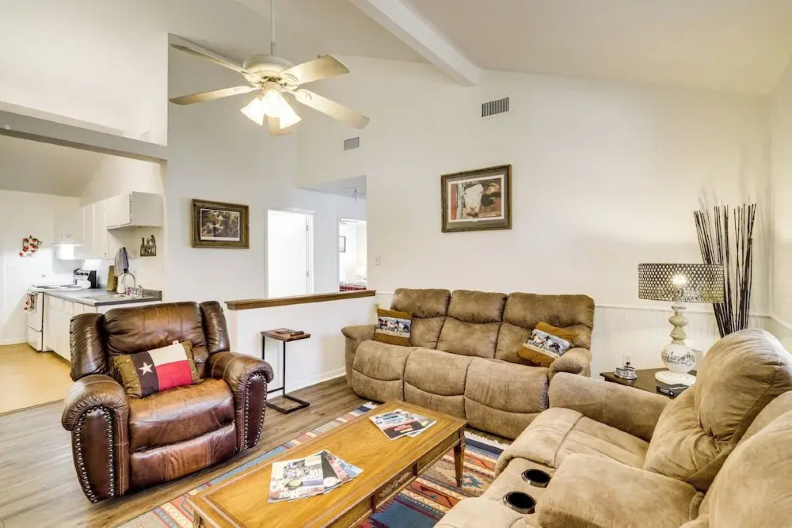 Wine Tours & Antiquing: Townhome Near Dtwn Brenham