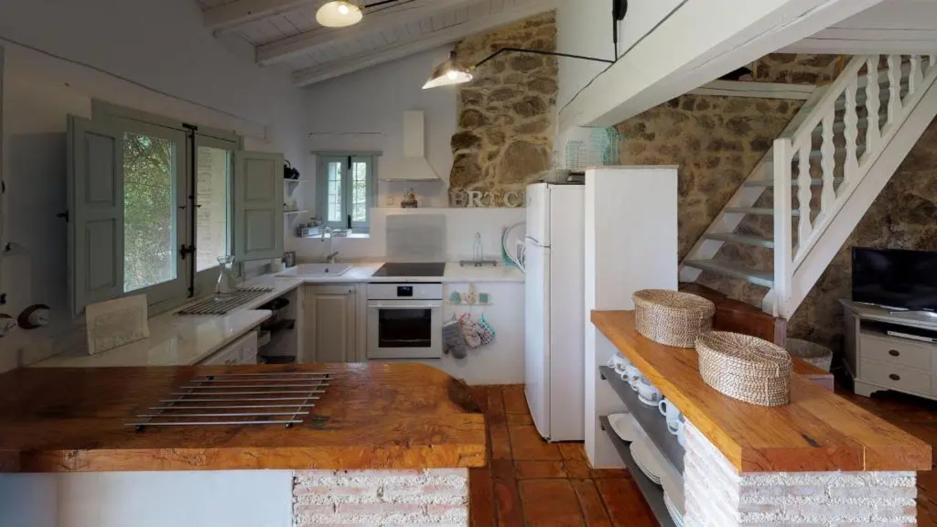 El Vergel de Chilla son 3 alojamientos Abejas 1 Abejas 2 y Libélula