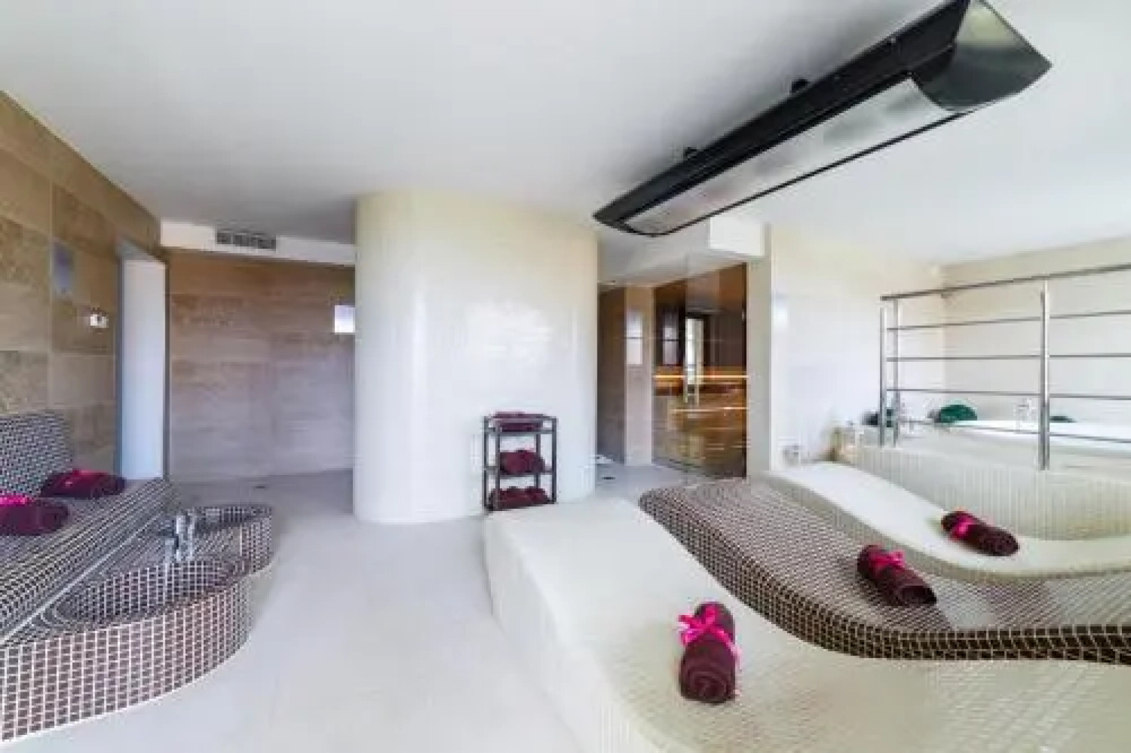 Sanvit Lake Resort & Spa