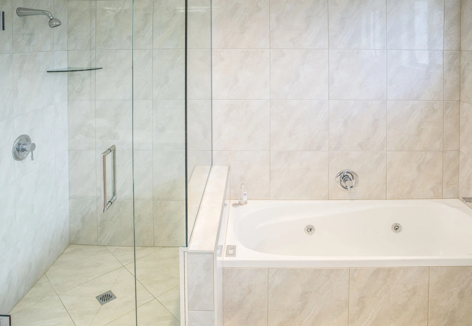 Paradise Hotel And Resort