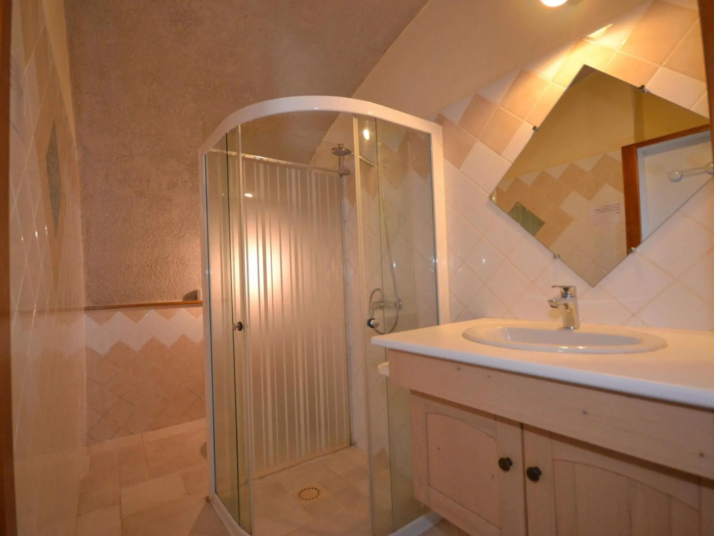 Amazing apartment in Lanas with large garden