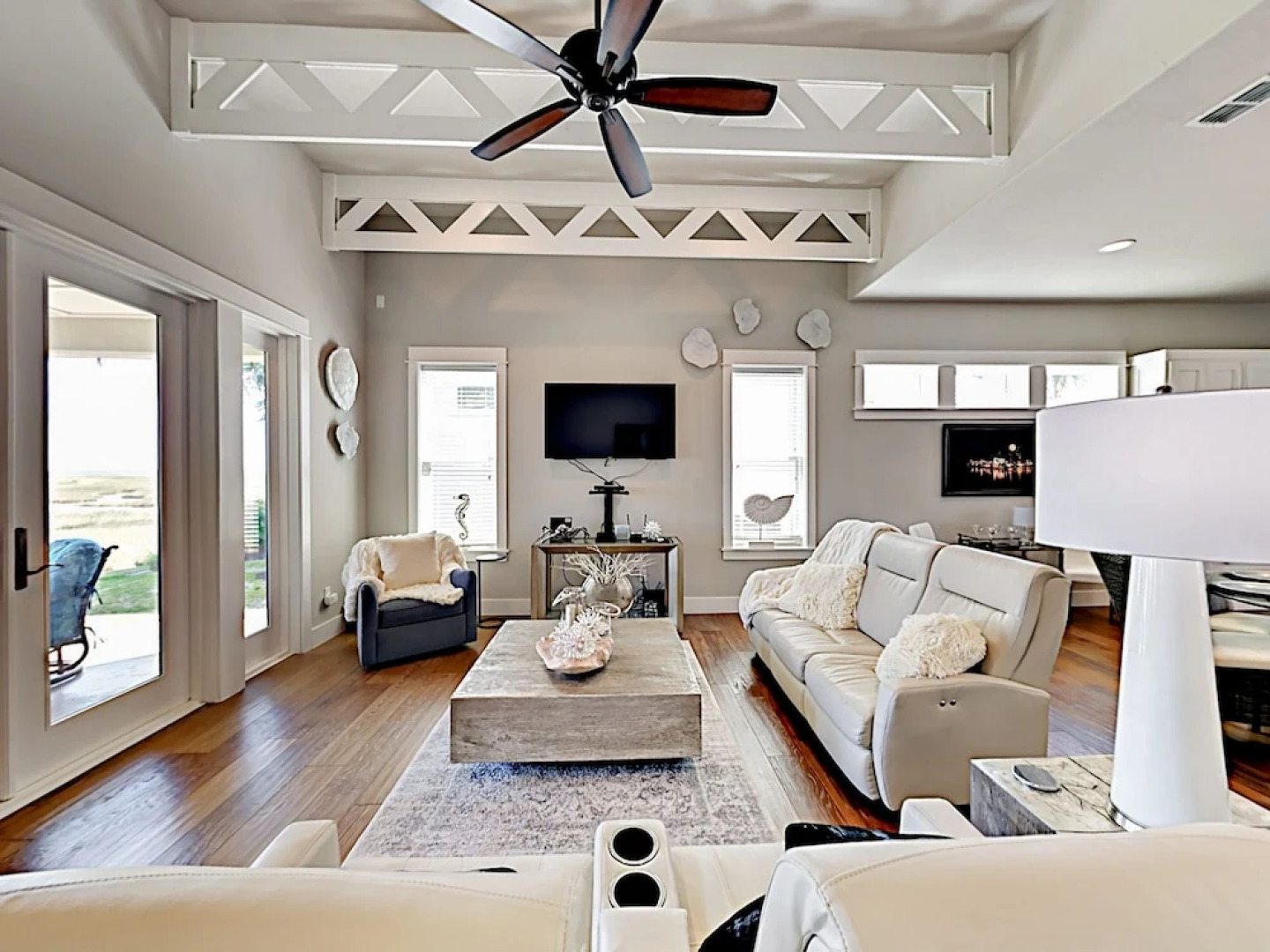 Luxe Waterfront - 3 Br Home