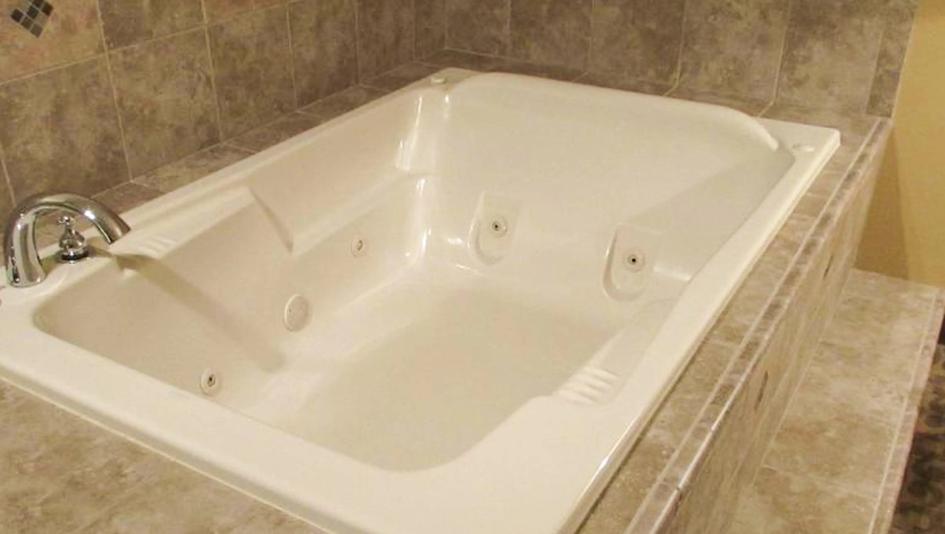 Magnuson Grand Pioneer Inn and Suites