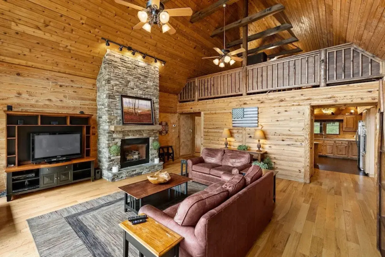 Lakeside Lodge by Avantstay Hot Tub Dock