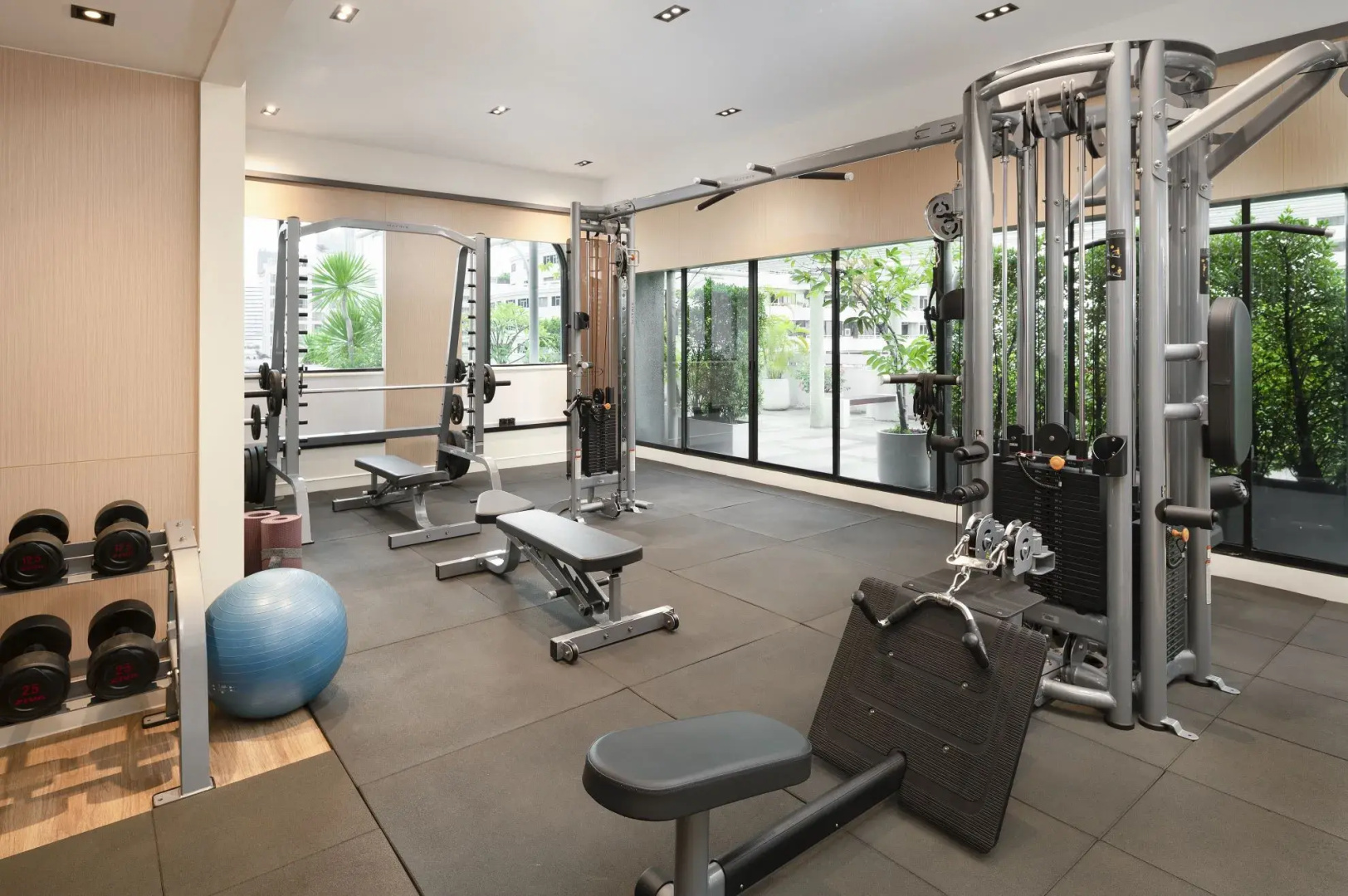 Отель PARKROYAL Suites Bangkok