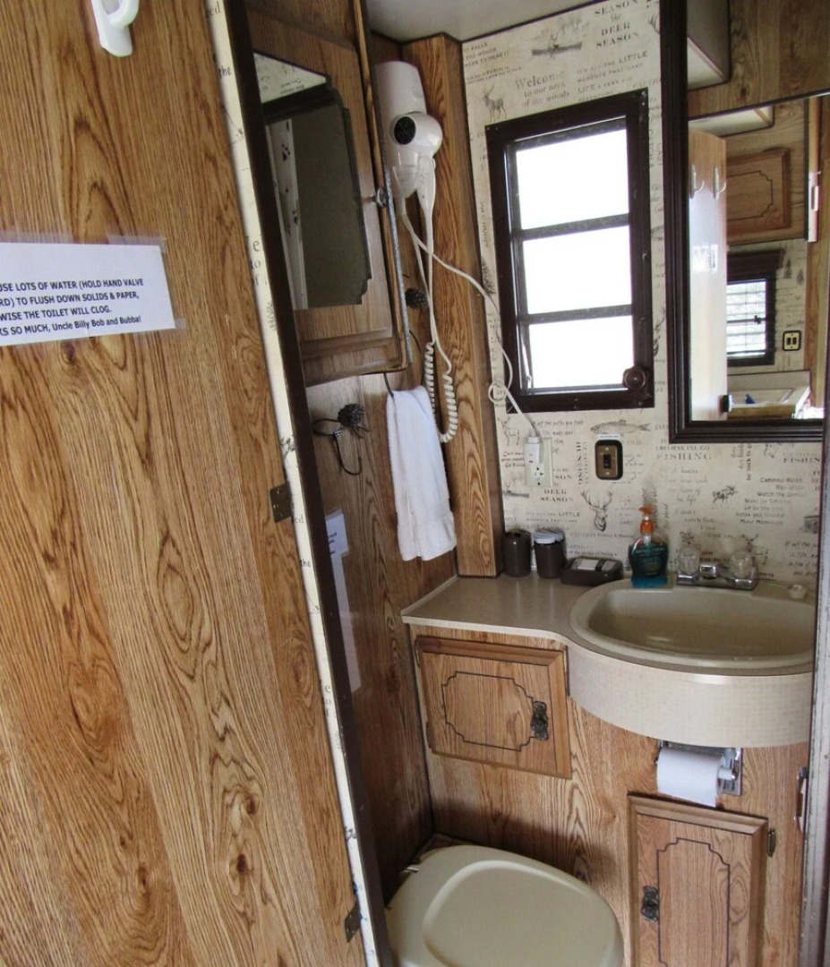 Uncle Billy Bob's Redneck Trailers Vacation Rentals-Bubba's Glamper #4