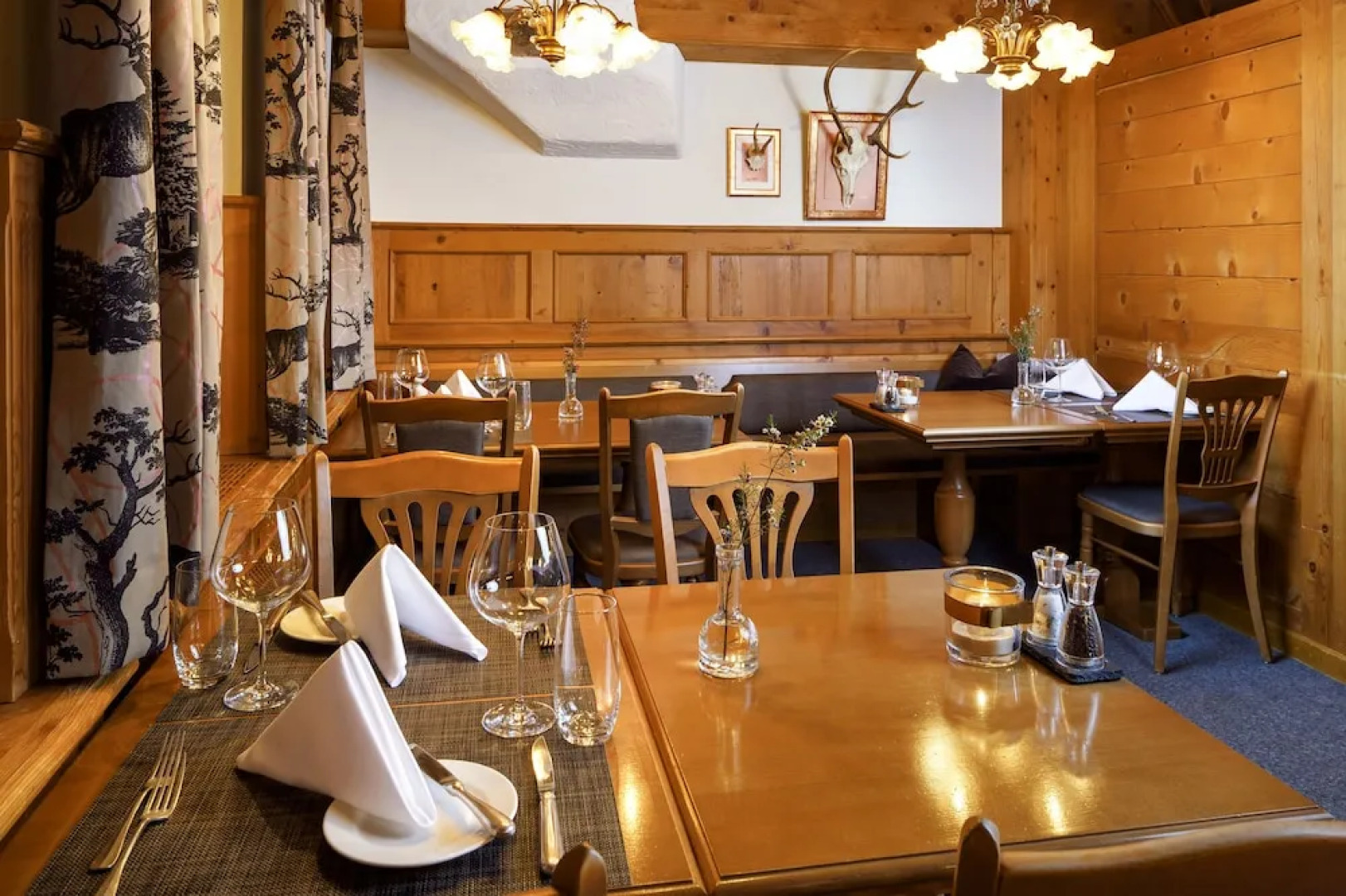 Hirschen Guesthouse - Village Hotel