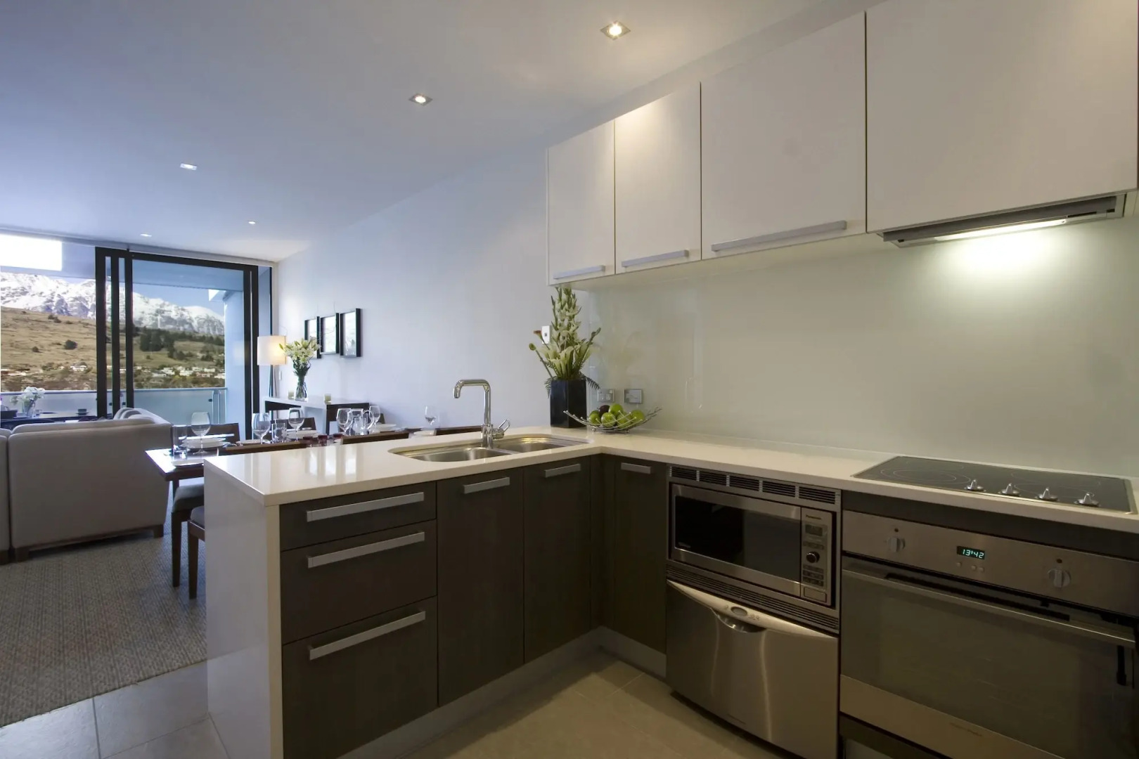 The Rees Hotel, Luxury Apartments & Lakeside Residences