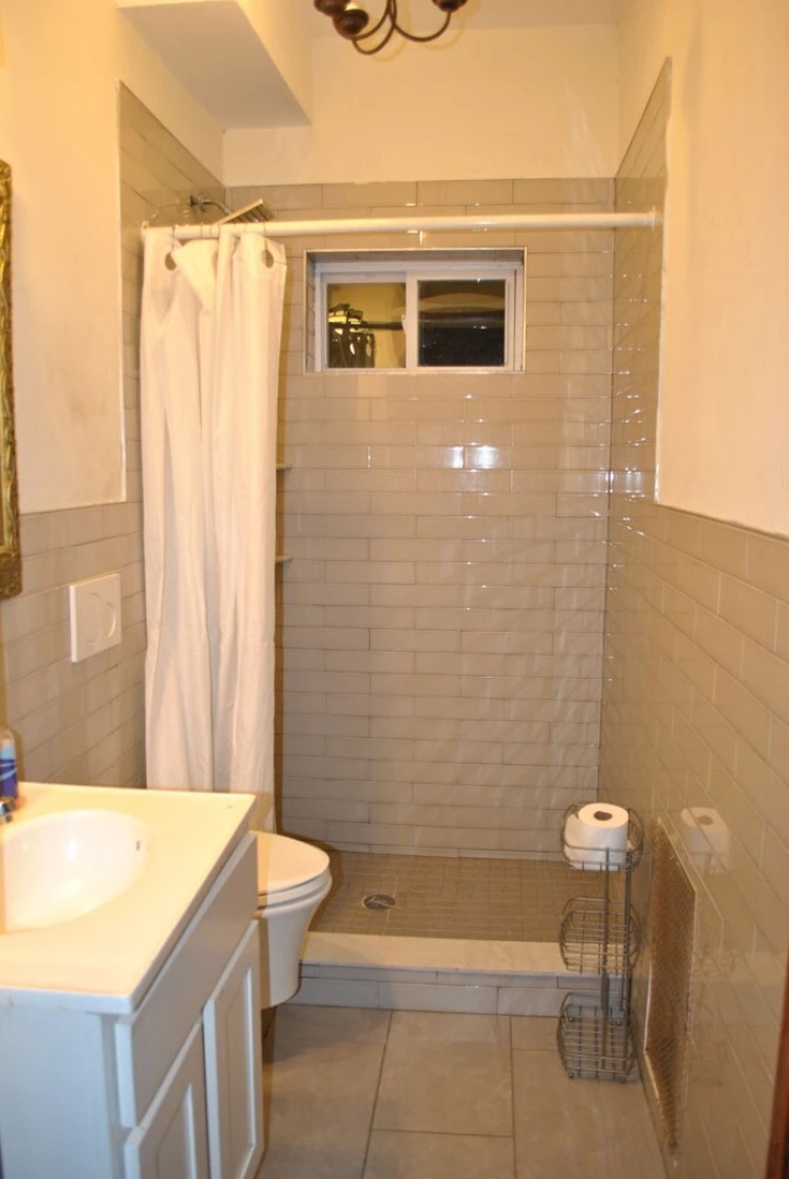 Newark Airport Room with Private Bath