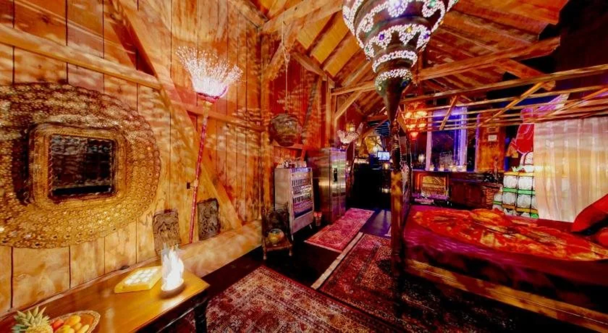 Bijou Hotel / Love and Romance