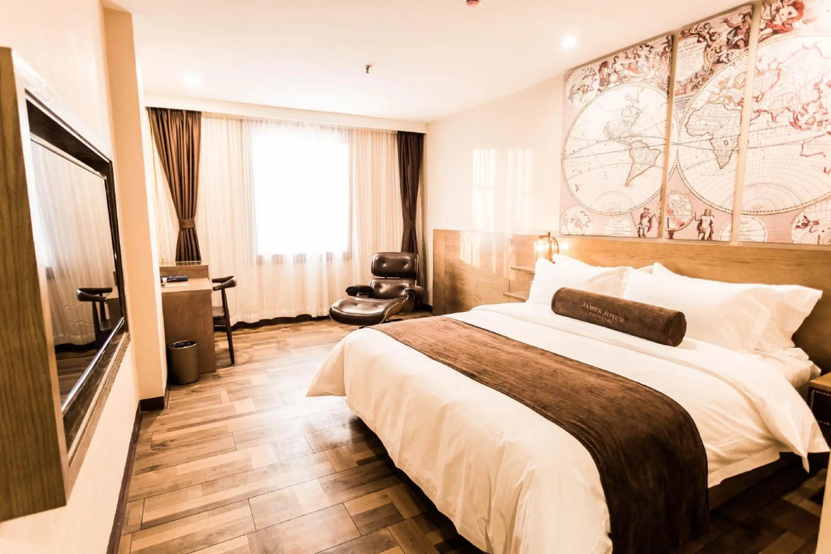 James Joyce Coffetel Baoding Railway Station