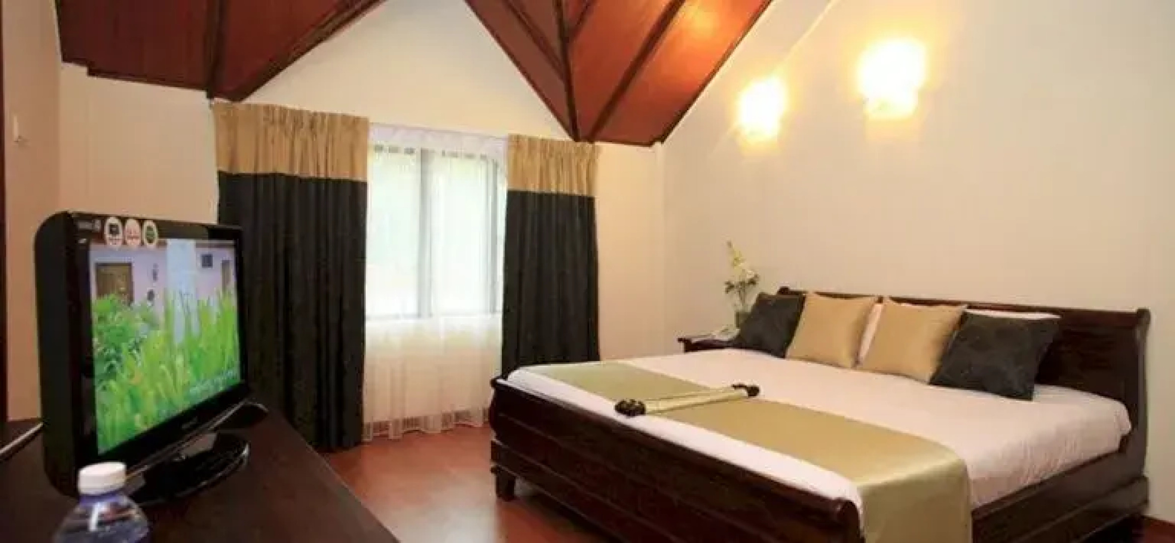 Suria Hill Country House