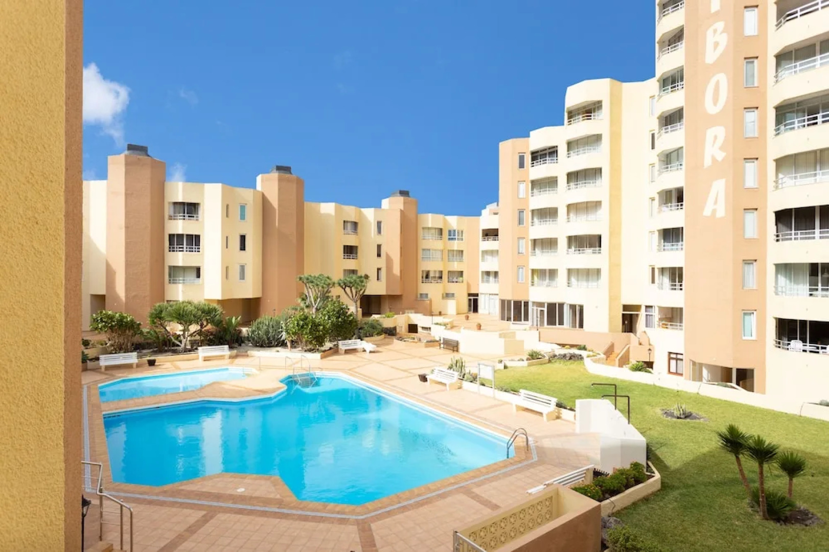 Los Silos Frontline with pool