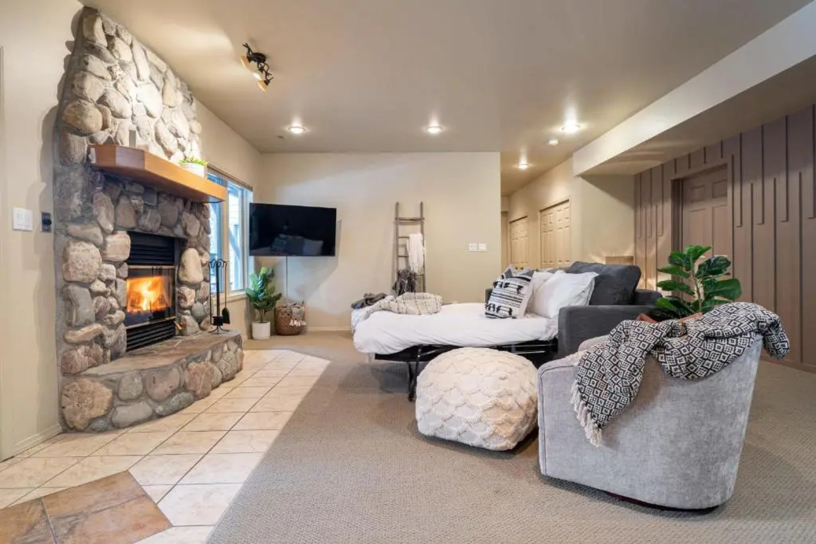 The Caribou Lodge I HotTub I Fireplace I Sleep16