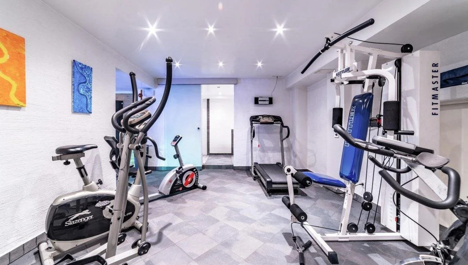 Binders Budget City Mountain Hotel