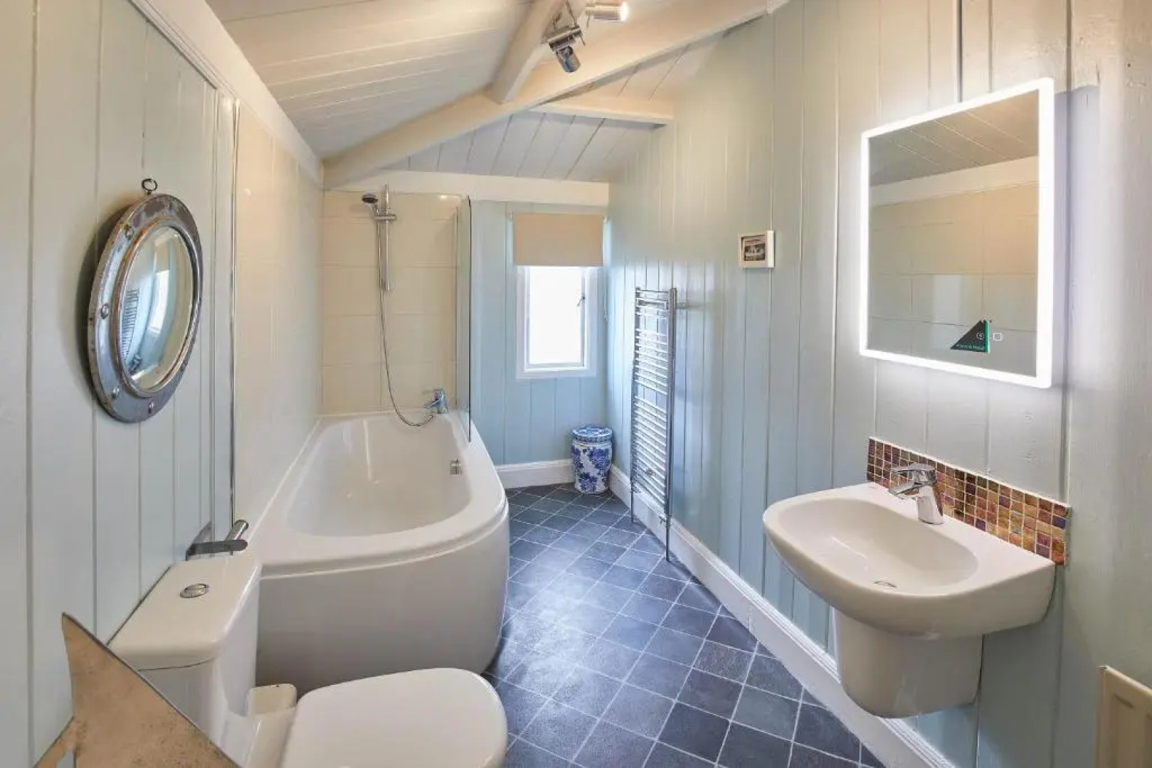 Host Stay The School House