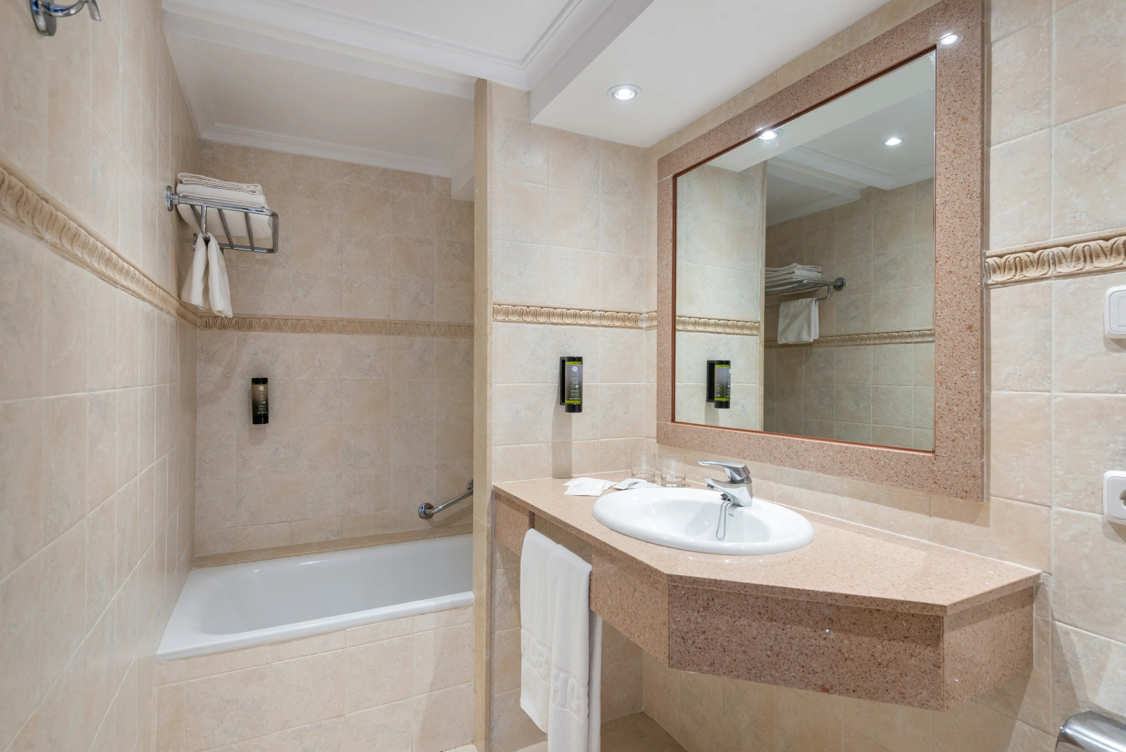 Отель Cala Bona