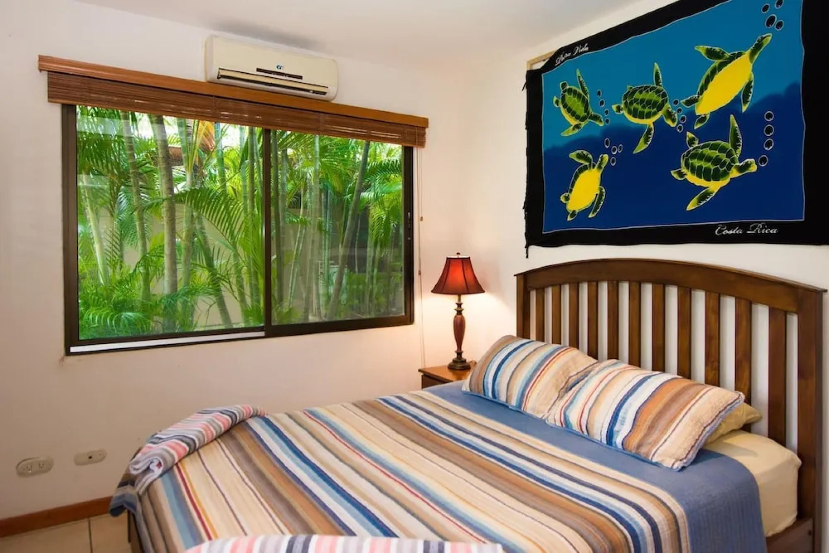 Charming unit that sleeps 4 - with pool - walking distance from Brasilito Beach