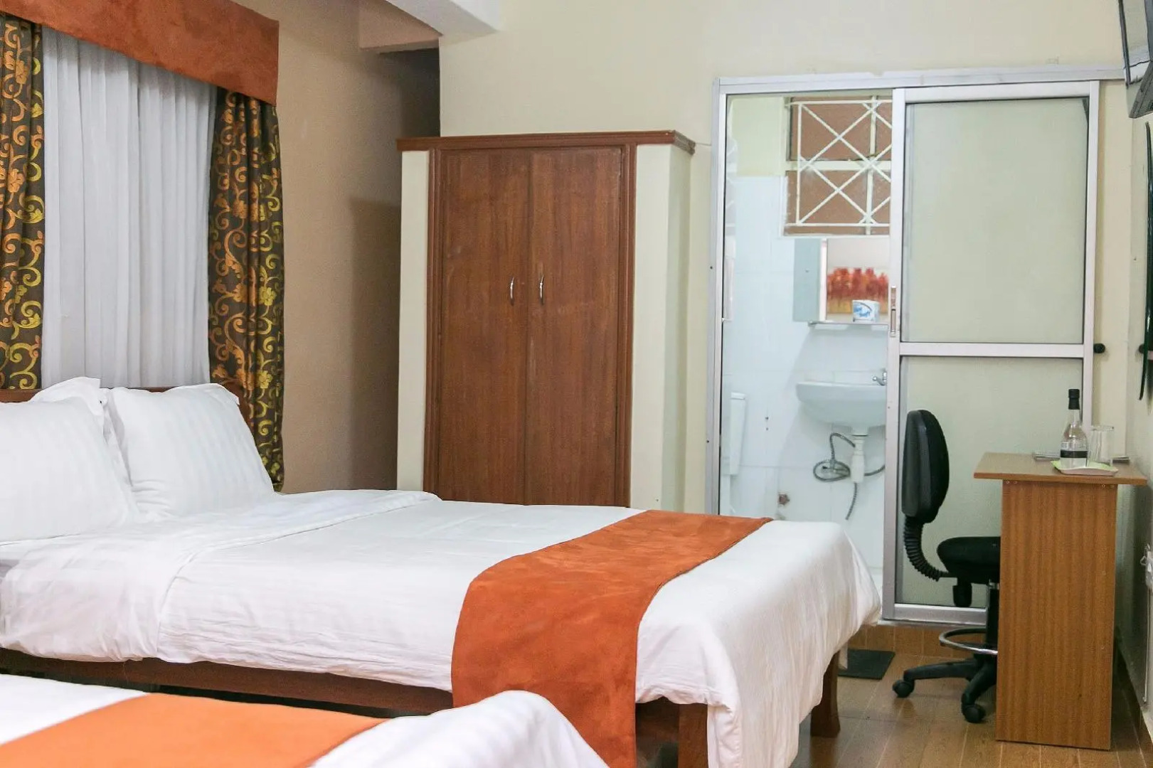 The Coconut Grill Hotel