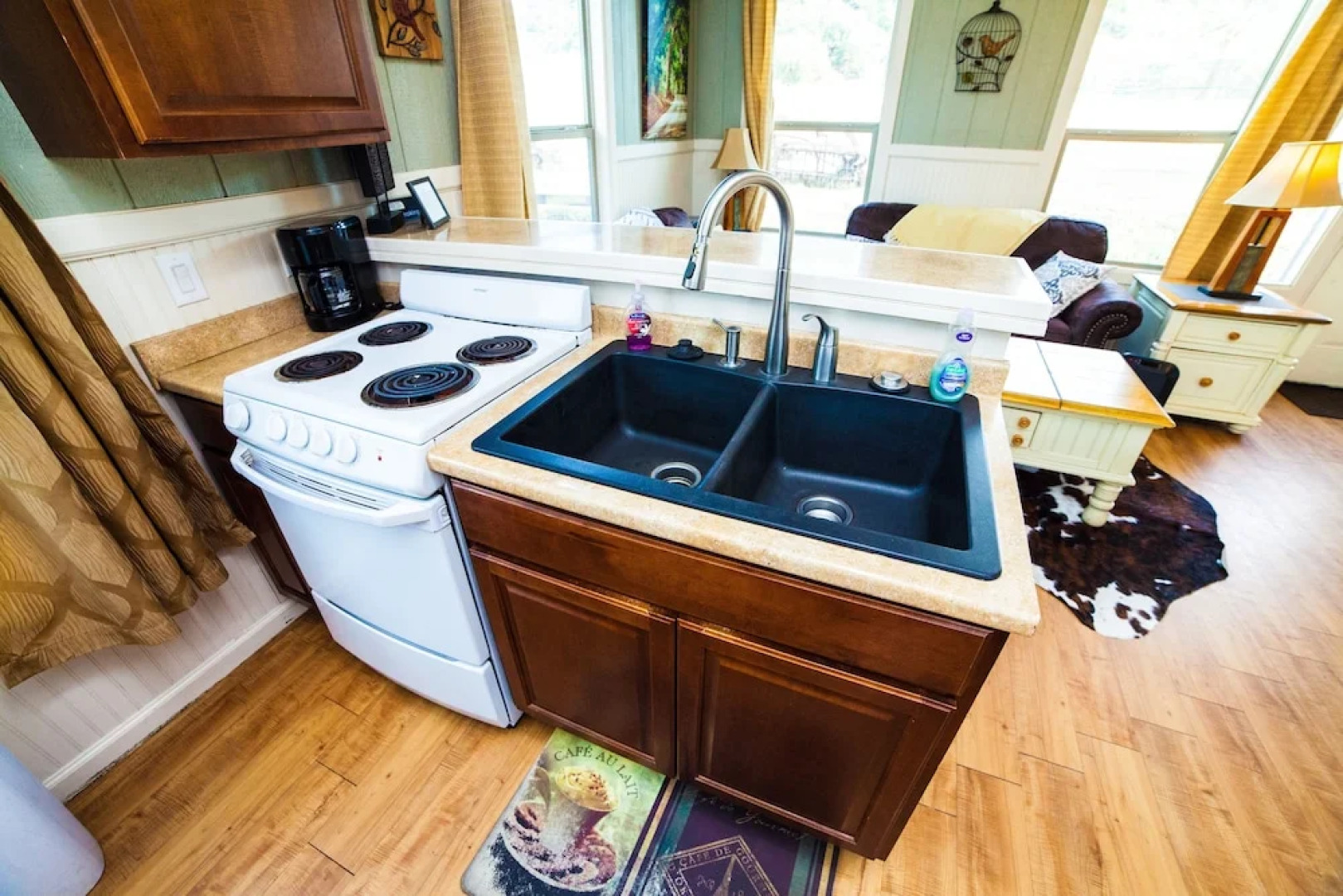 River Rd. Treehouses- Robins Roost