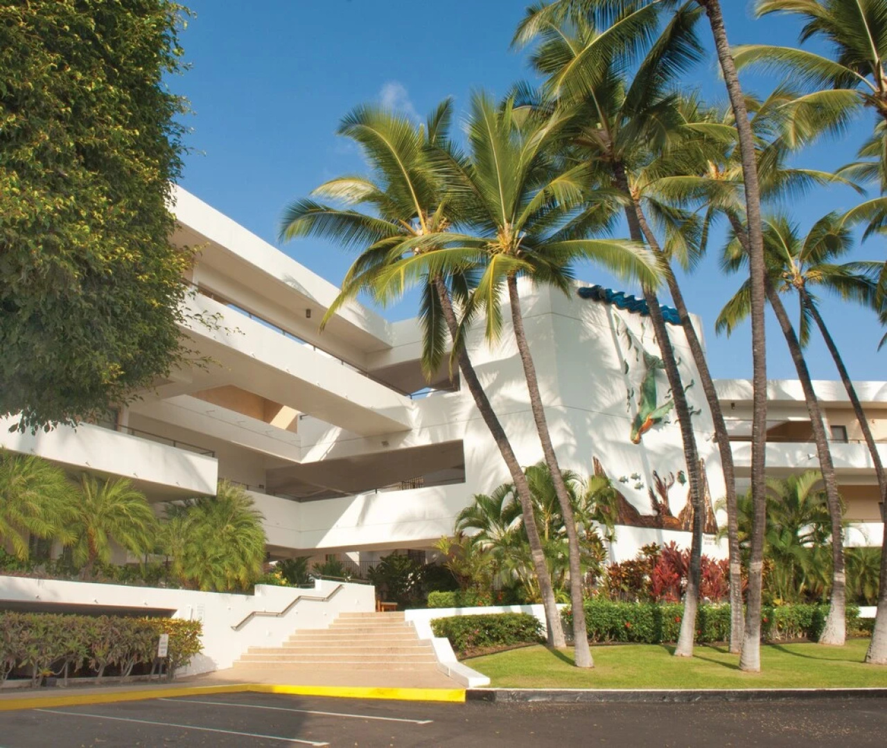 Royal Sea Cliff Condo