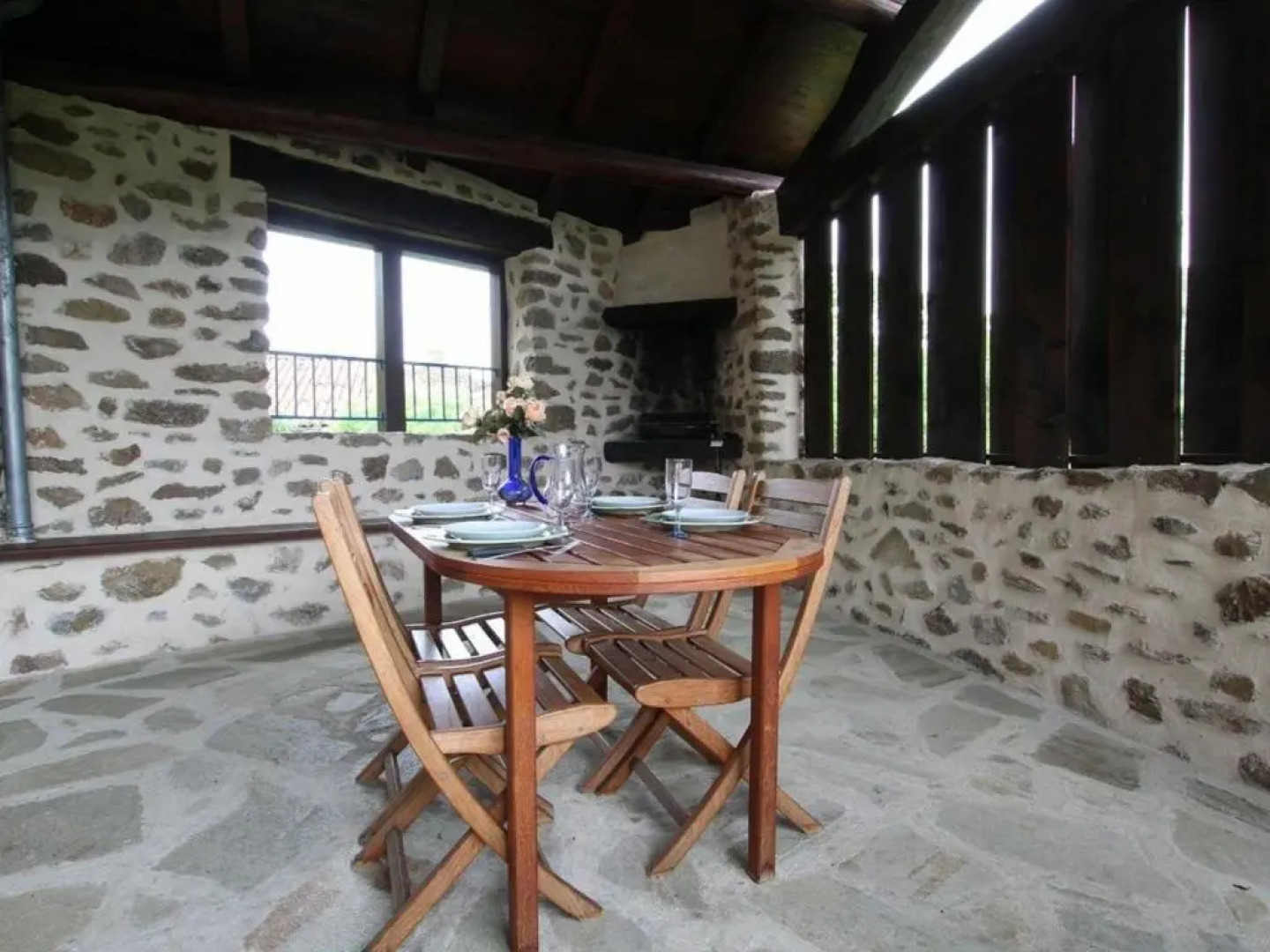 Gîte Villeneuve-d'Allier, 4 pièces, 6 personnes - FR-1-582-208