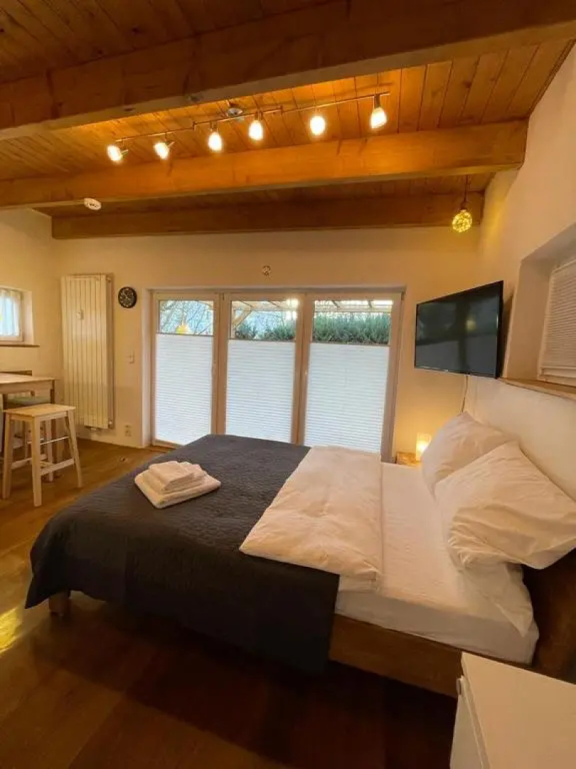Ferienwohnung im Stadtzentrum von Bernau - Komfortable Wohnung mit 2 Zimmern, Bad, Spülmaschine, Waschmaschine, komplette Küche, WLAN, Terrasse, ruhige Lage