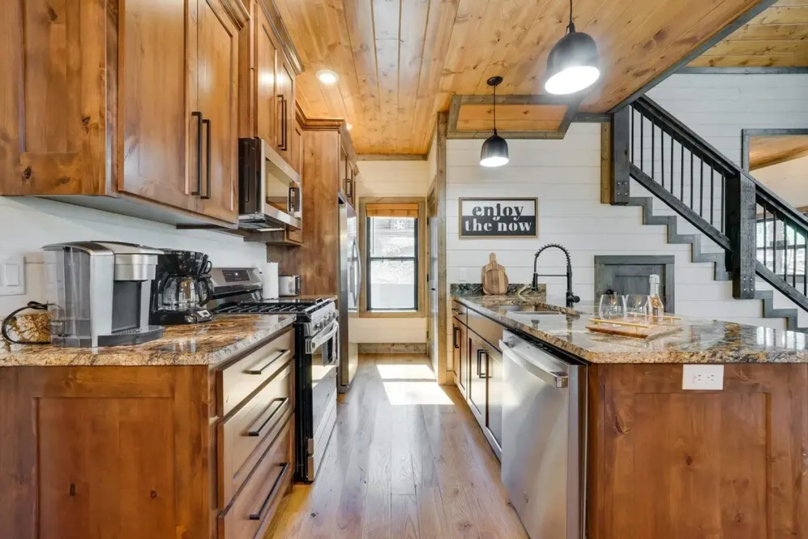 Serene Broken Bow Cabin w/ Hot Tub & Fire Pit!