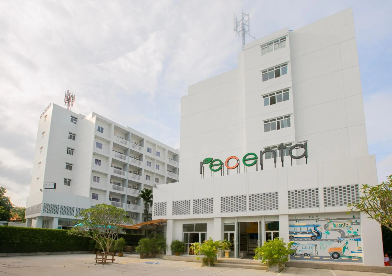 Отель Recenta Suite Phuket Suanluang