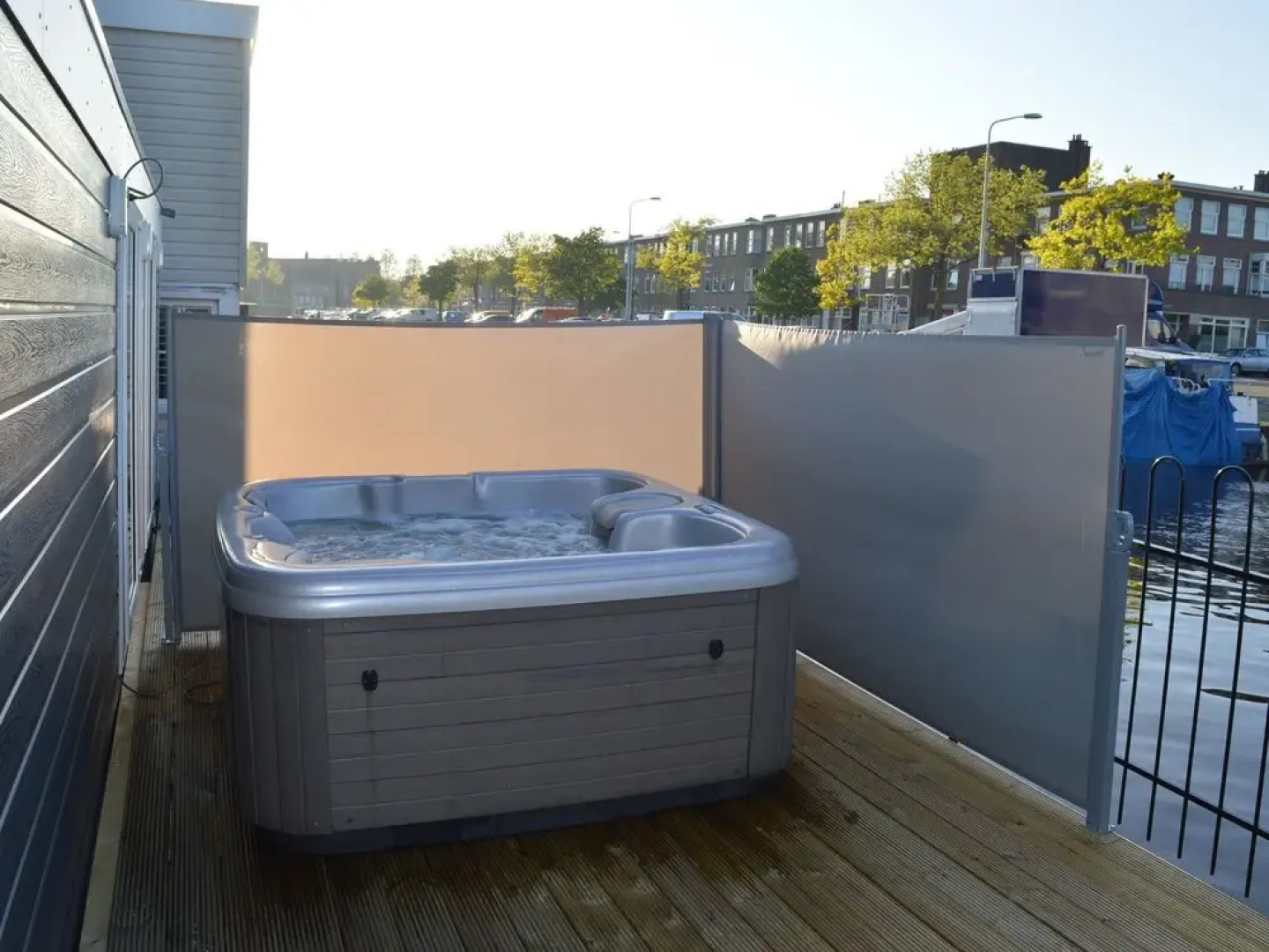 Beautiful Houseboat With Terrace, Jacuzzi