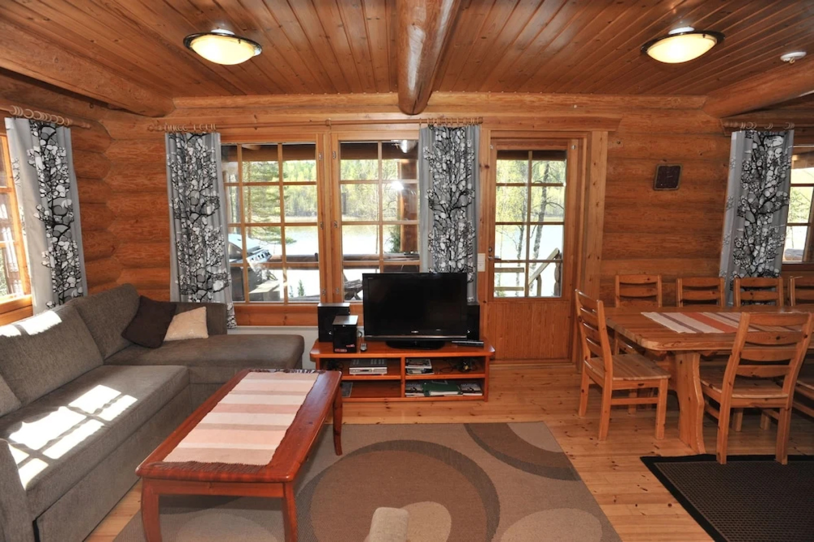 Yli-Kaitalan Lomamökit