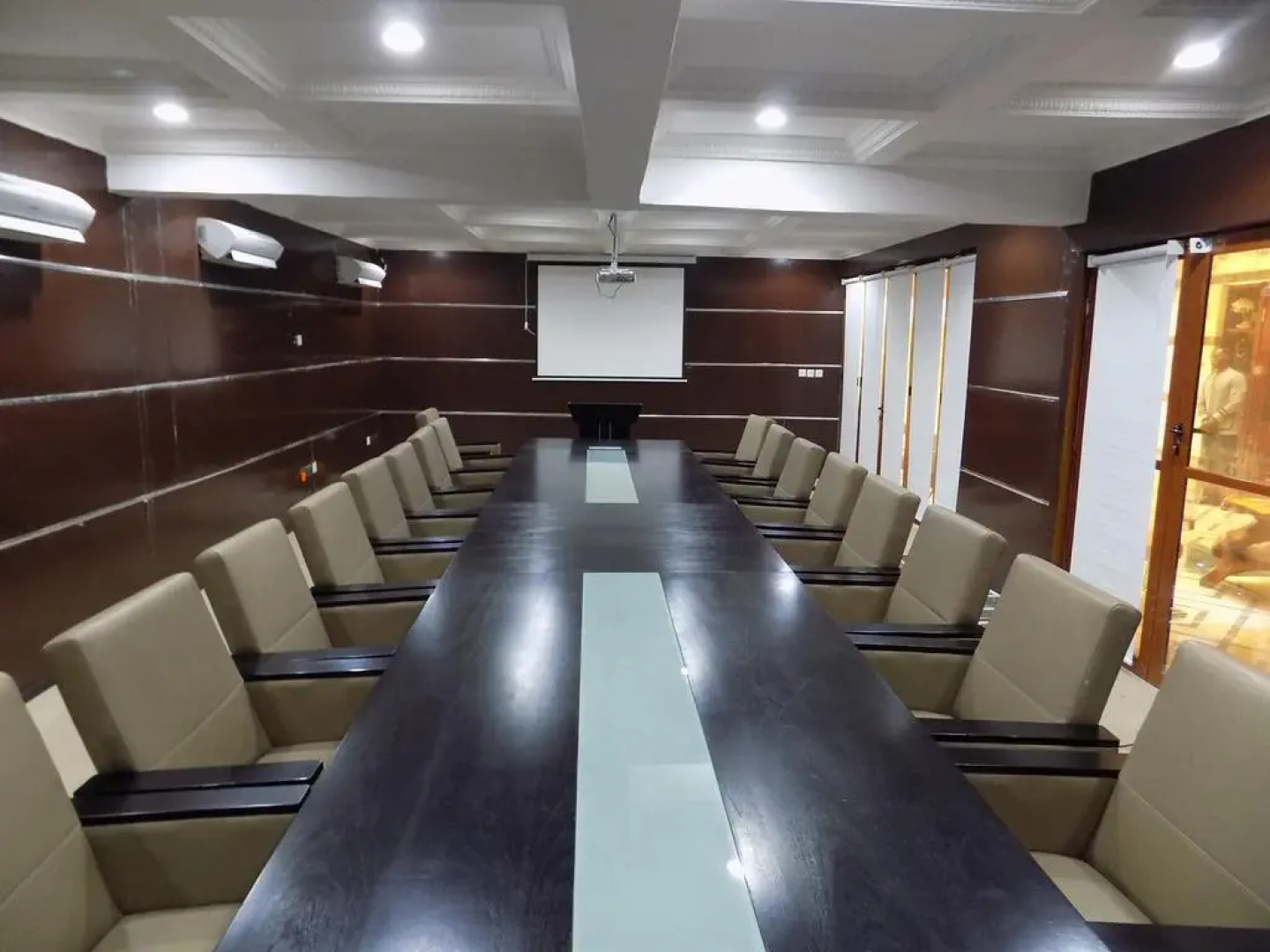 Caravel Suites