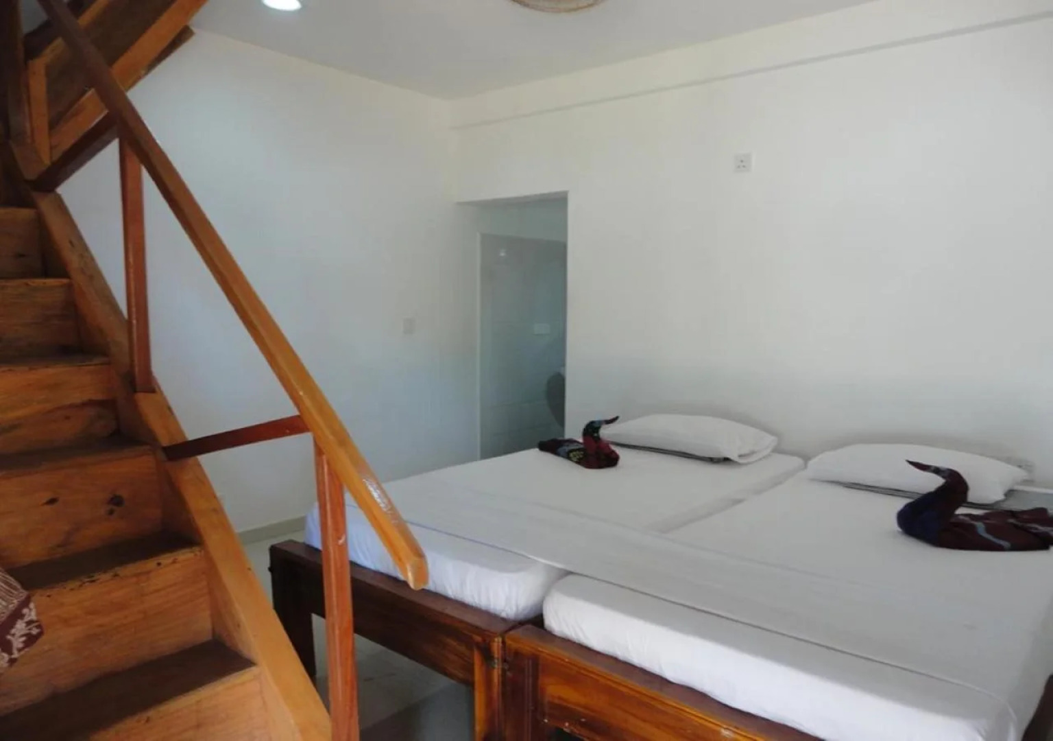 Yoho Hotel Arugambay Beach Inn