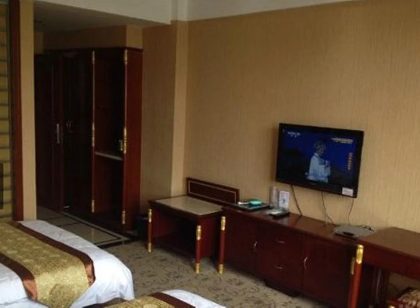 Golden Harbour Hotel