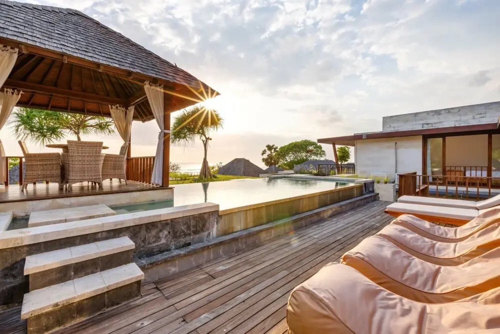 Wonderful Oceanfront 3 Br Villa in Seminyak