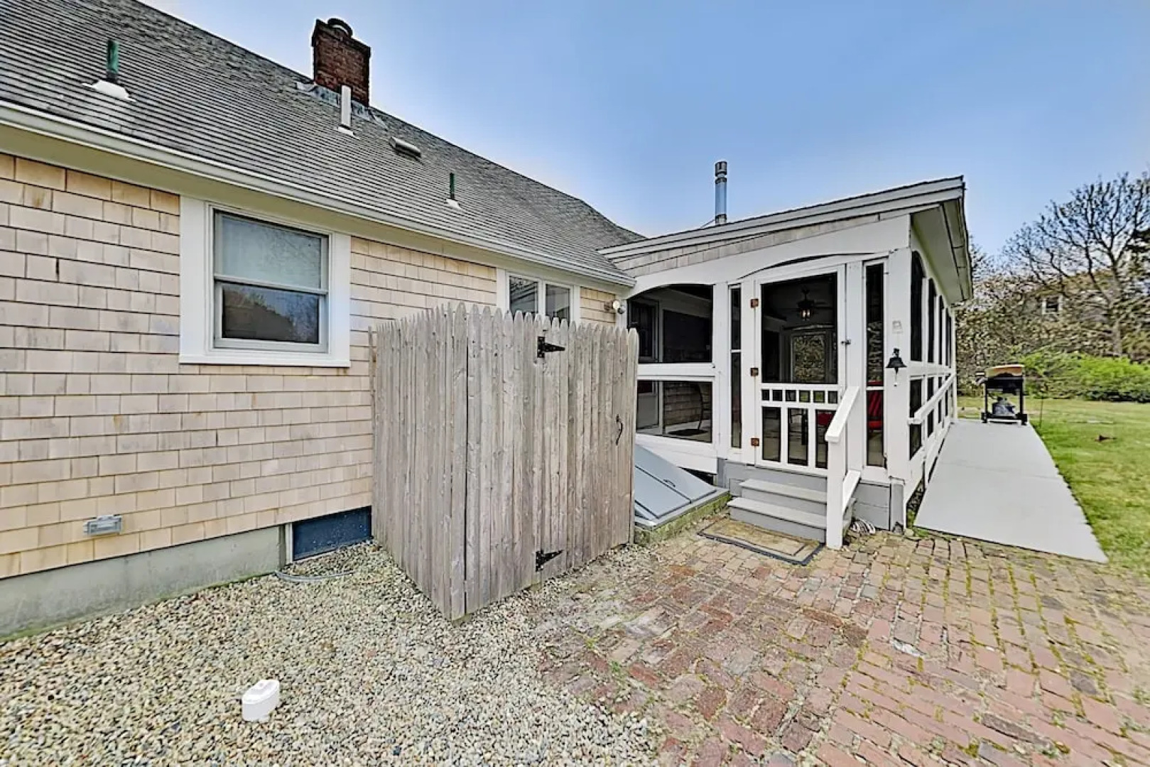 120 Boreen Rd Home 4 Bedrooms 1 Bathroom Home