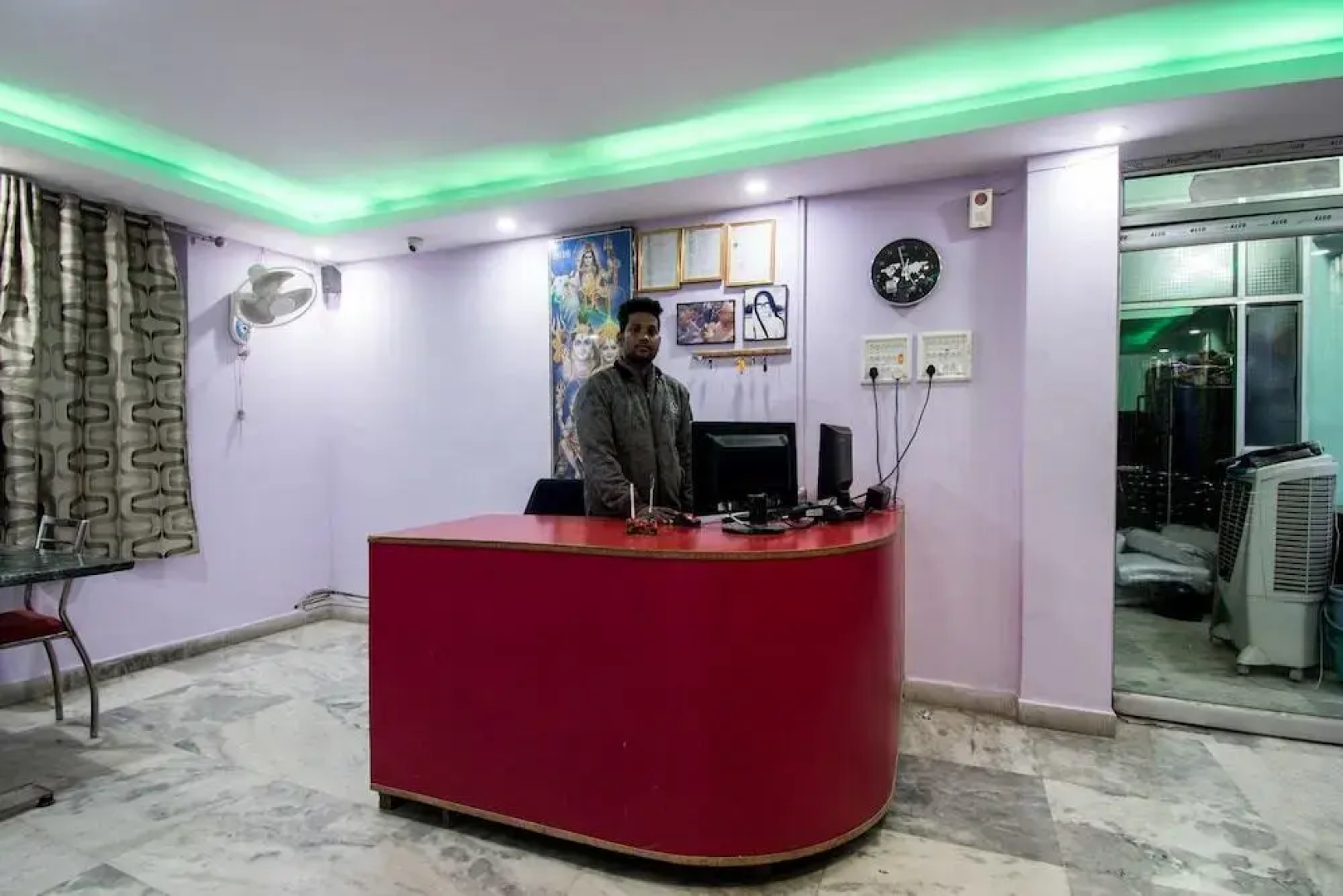 Viraj Hotel By OYO Rooms