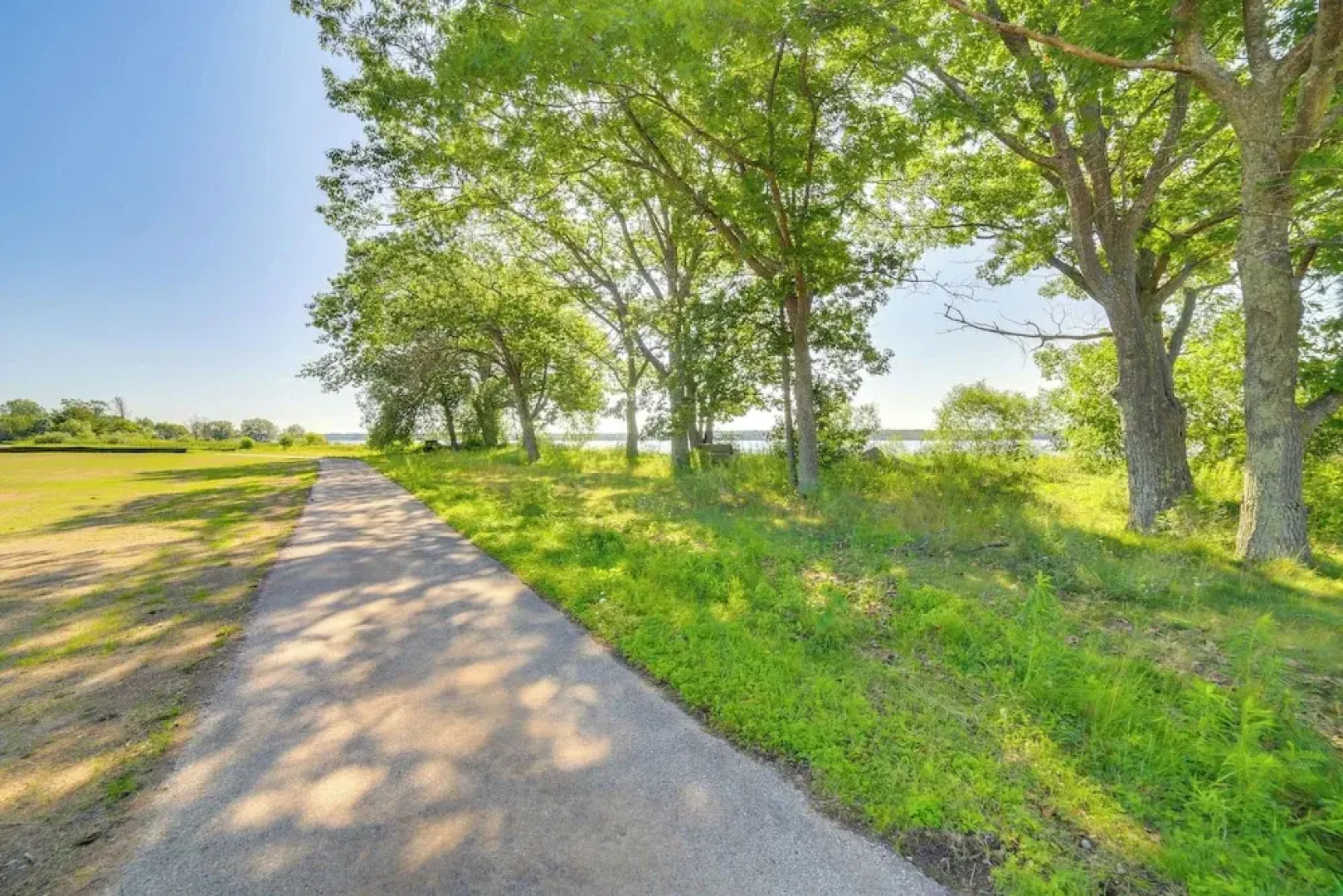Walk to Waterfront: Michigan Retreat w/ Game Room