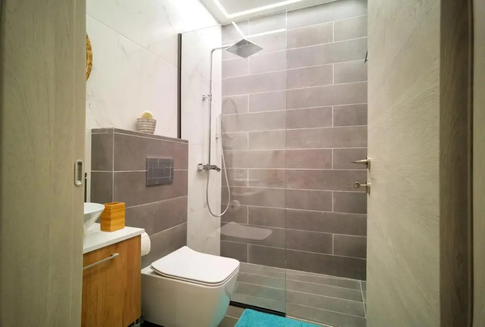 Eagles Nest- 2BR stylish, free park, Netflix