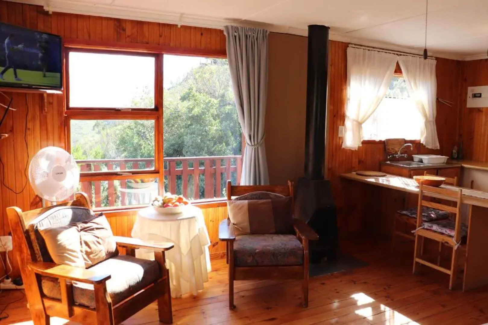 Eagle Falls Country Lodge