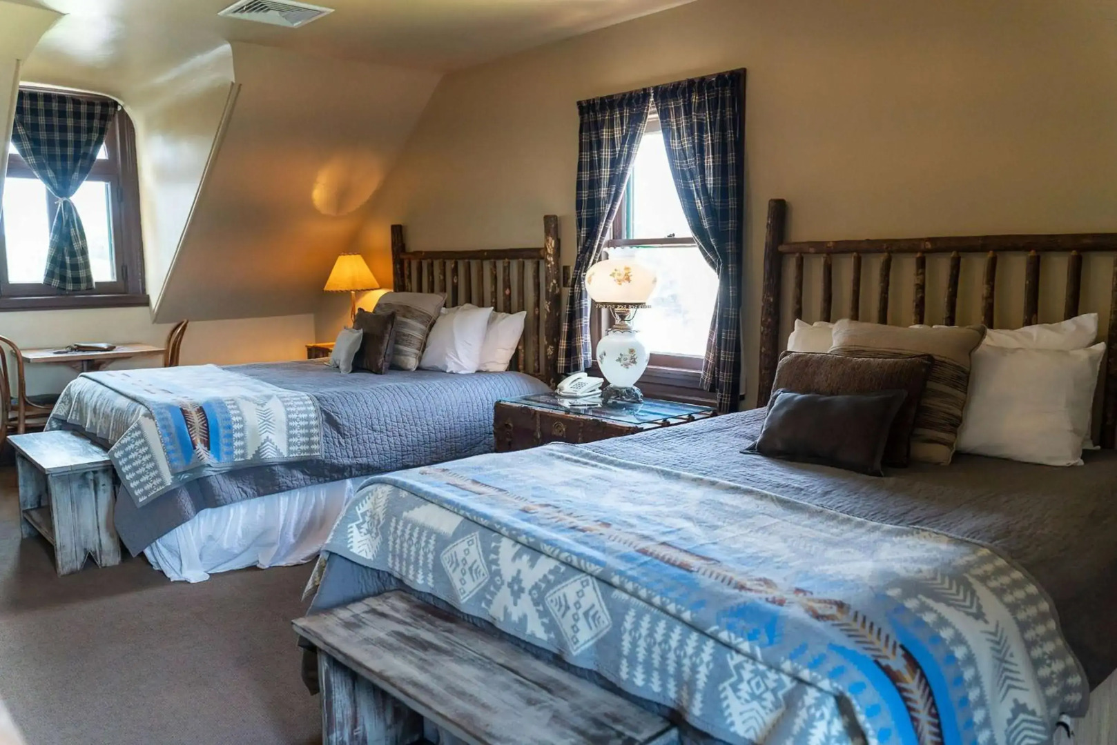 Sheridan Inn, B/W Signature Collection