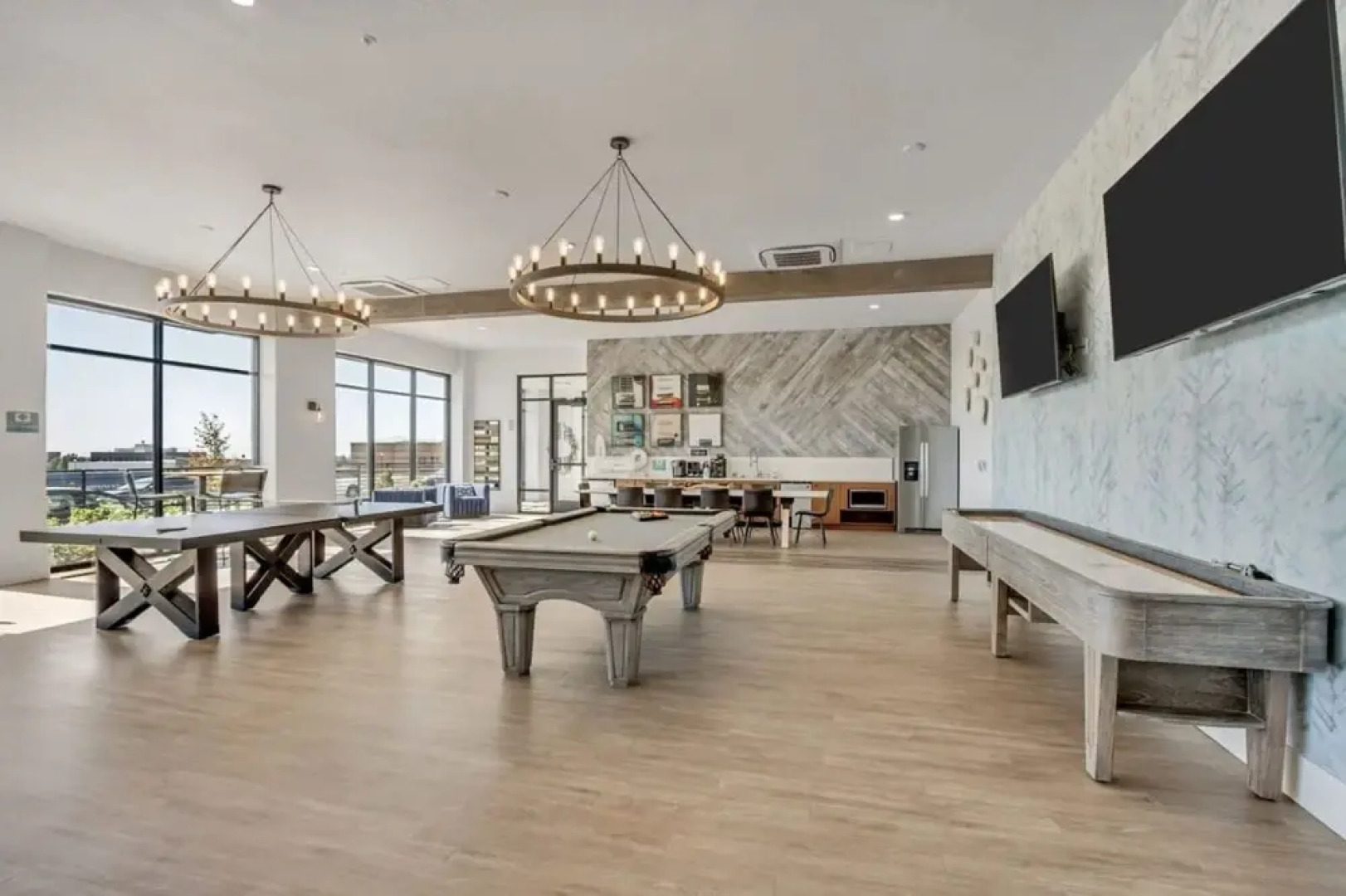 Family Friendly - 4th Story w Elevator - King Beds