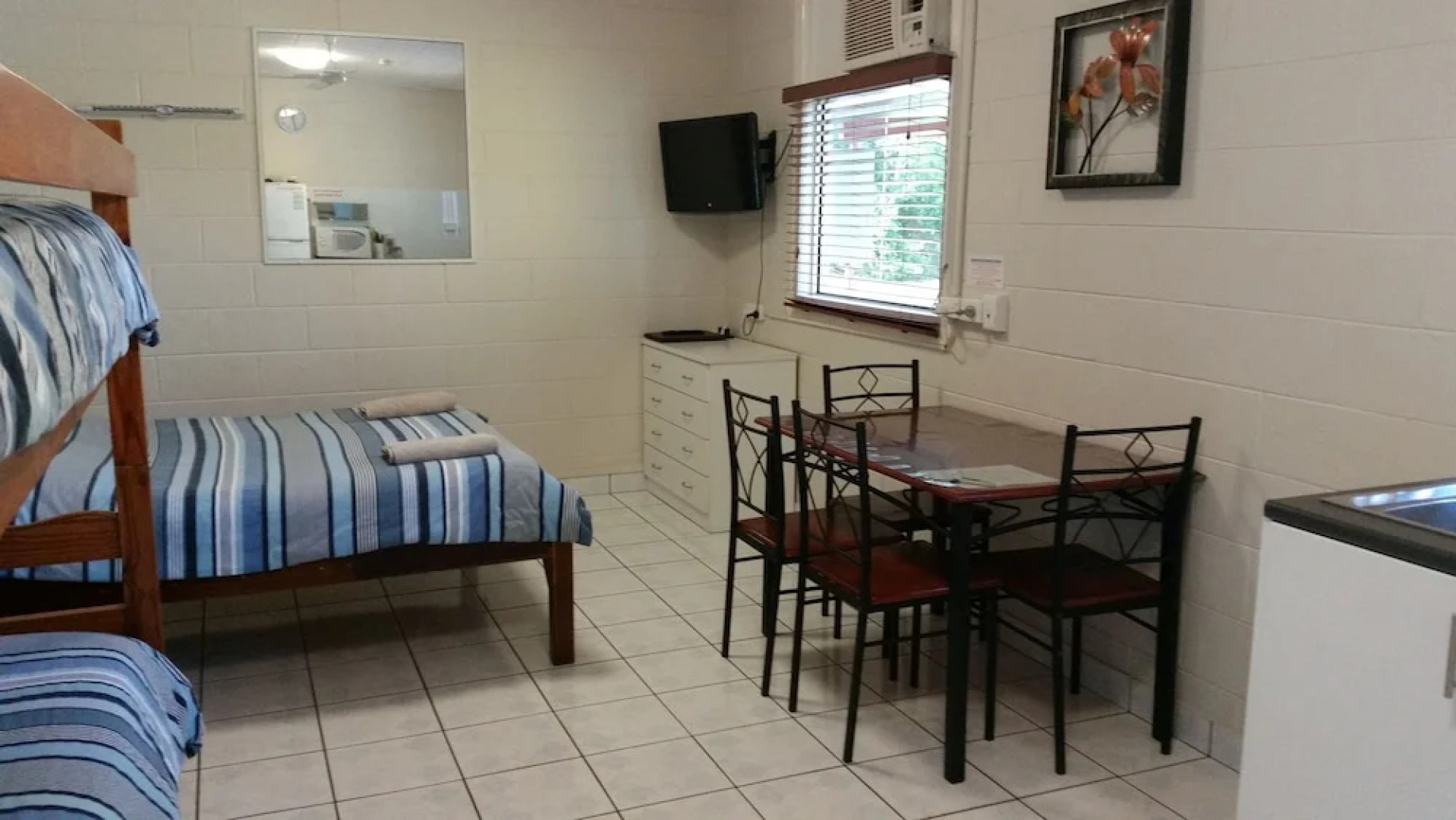 Seaforth Holiday Units