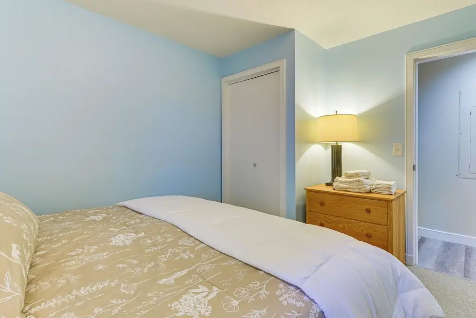 Walk to Ski Lift: Spacious Condo in West Dover!