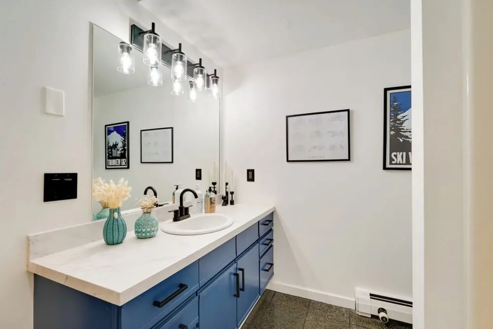 Ski-in/ski-out Magic Mountain Condo w/ Deck!