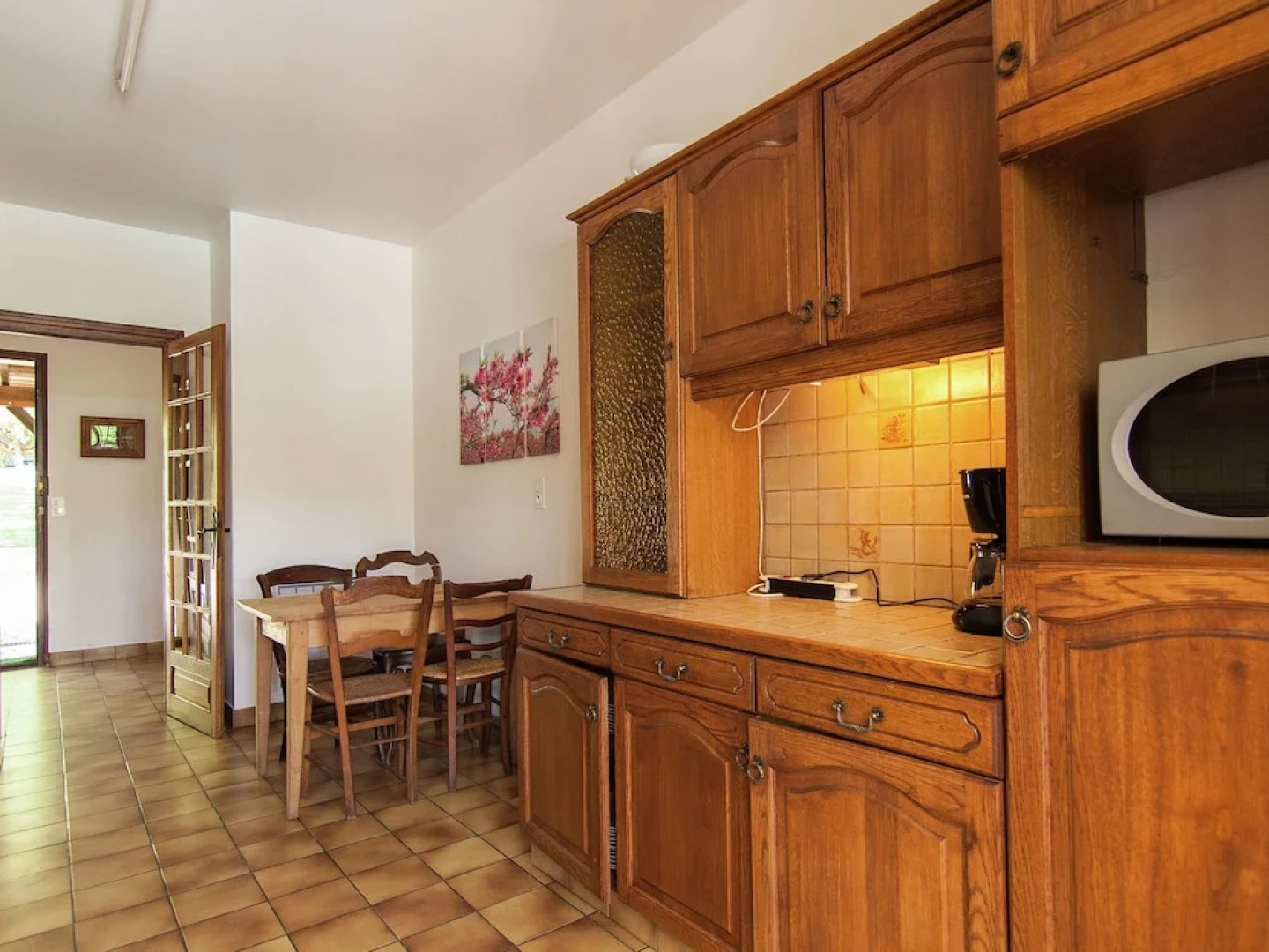 Cottage With Porch, Large Private Pool and Spacious Garden