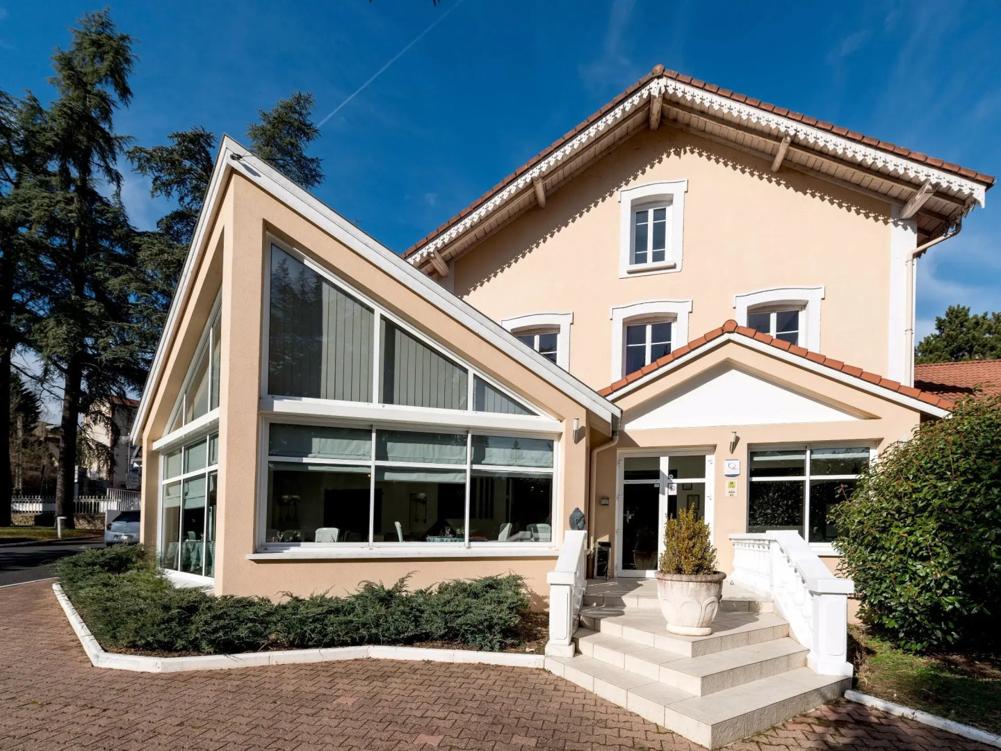 Logis Hotel les Cedres Bleus